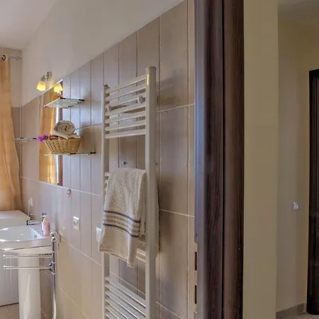 San Lorenzo - Hilltop With Private Pool, Jacuzzi & Airco モントーネ