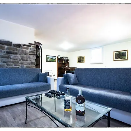 San Lorenzo - Hilltop With Private Pool, Jacuzzi & Airco