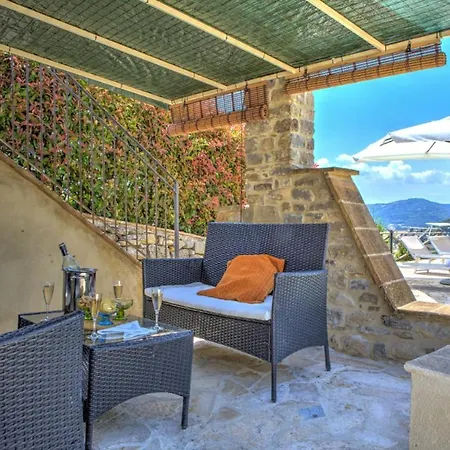 וילה San Lorenzo - Hilltop With Private Pool, Jacuzzi & Airco *