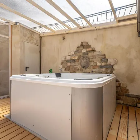 San Lorenzo - Hilltop With Private Pool, Jacuzzi & Airco *