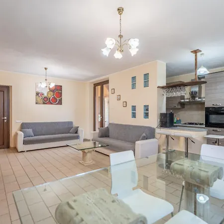 San Lorenzo - Hilltop With Private Pool, Jacuzzi & Airco וילה *