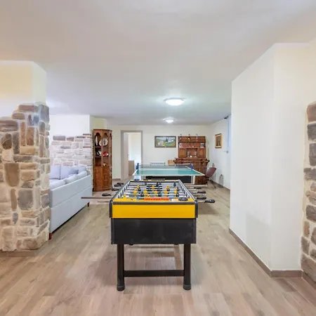 San Lorenzo - Hilltop With Private Pool, Jacuzzi & Airco וילה