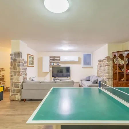 San Lorenzo - Hilltop With Private Pool, Jacuzzi & Airco וילה