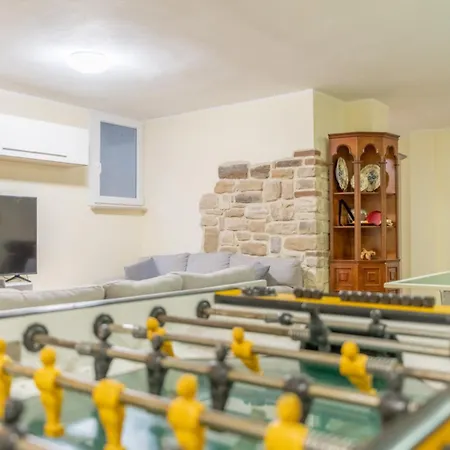 San Lorenzo - Hilltop With Private Pool, Jacuzzi & Airco וילה *
