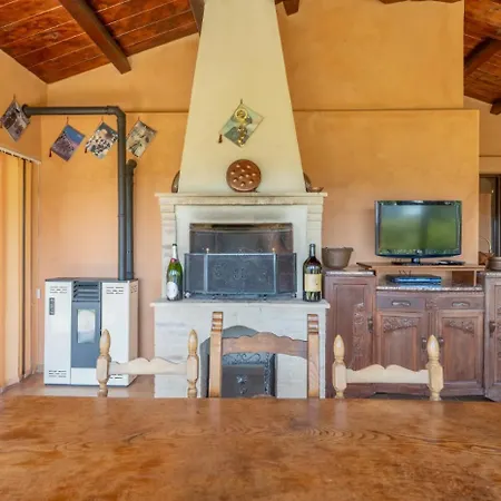 San Lorenzo - Hilltop With Private Pool, Jacuzzi & Airco וילה *