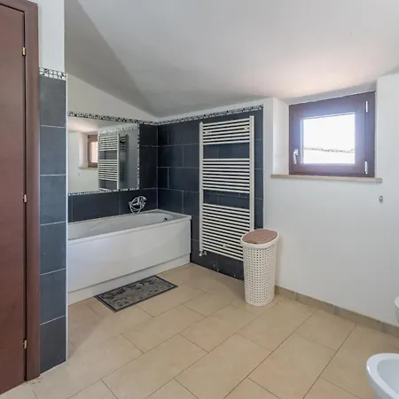 Willa San Lorenzo - Hilltop With Private Pool, Jacuzzi & Airco Montone (Umbria)